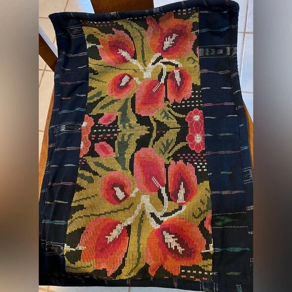 Artisan made pillow covers. Tulip design. Made in Chichicastenango Guatemala. - Picture 5 of 10